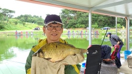 밤밭낚시터 유료낚시터 > 여름휴가 밤밭낚시터에서 붕어사냥 하세요. : 낚시사랑