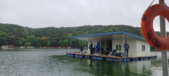 어우실지. 유료낚시터 > 주말 전좌대 만석 감사합니다 좌대마다 입질시간이 다르다고합니다 점점좋아지고 있담니다 : 낚시사랑