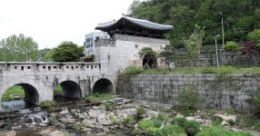 Tangchundaeseong in Seodaemun District, Seoul, South Korea | Sygic Travel Tangchundaeseong in Seodaemun District, Seoul, South Korea