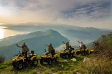 Kolasin Municipality 소재 패러세일링 & 패러글라이딩: Kolasin Municipality 소재 10 곳의 패러세일링 & 패러글라이딩 확인...