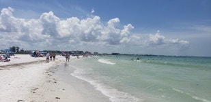 Keys lifestyle in Siesta Key! Epic family spot that includes everything! - Review of Turtle Beach Resort & Inn, Siesta Key, FL... 