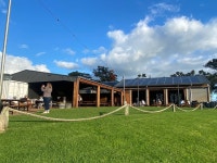 Couples place to get away from your business life you have, to relax and explore the country life , wineries , beerfarm - Review... 