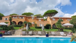 Hotel Les Bouis is a delightful privately owned and run hotel over looking the bay of Pampelonne. - Review of Hotel Les Bouis... 