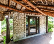 Kanumera Restaurant at the Oure Tera Beach Resort - Oure Tera Beach Resort, 일데팡 사진 - 트립어드바이저