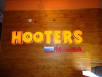 Logotipo - Hooters, 모스크바 사진 - 트립어드바이저