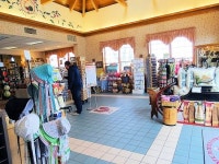  gift shop - Good N Plenty Restaurant, 스모크타운 사진 - 트립어드바이저  gift shop - Good N Plenty Restaurant, 스모크타운 사진... 