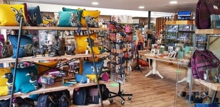 Gardening accessories - Speyside Centre, 그랜타운 온 스페이 사진 - 트립어드바이저