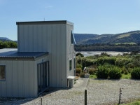 SurfInn Eco Cottage UPDATED 2023: 2 Bedroom Cottage in Invercargill with Washer and Ocean Views - Tripadvisor