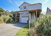 LODGE~MCA# 196~Great large group getaway only 1/2 block to the beach!! UPDATED 2018 - TripAdvisor - Manzanita Vacation Rental