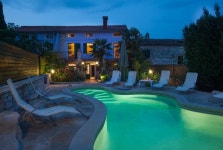 Rural House Ladonja UPDATED 2022: 5 Bedroom Guest house in Manjadvorci with Shared Yard and Hot Tub - Tripadvisor