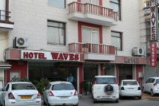 Airport Hotel Waves UPDATED 2024: 42 Bedroom Apartment in New Delhi with Cable/satellite TV and Secure Parking - Tripadvisor