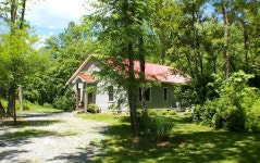 Summerfield Cottage UPDATED 2020: 3 Bedroom House Rental in Berkeley Springs with Private Yard and Waterfront - Tripadvisor