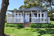  The Waterfront House - Pay for 2, Stay for 3 + 4pm Check Out Sundays UPDATED 2018 - TripAdvisor - Erowal Bay Vacation Rental... 