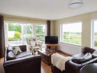 SANDERLING LODGE, spacious, contemporary, beautiful garden, Ref. 962010 UPDATED 2020 - Tripadvisor - Tagoat Vacation Rental