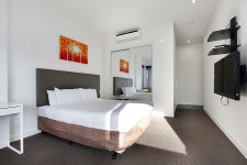 Zara Private Studio Corporate Keys Apartment Has Air Conditioning and Cable/satellite TV - UPDATED 2017 - TripAdvisor - Melbourne... 