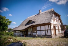 modernes Fachwerkhaus mit Reetdach Has Cable/satellite TV and Wi-Fi - UPDATED 2024 - Tripadvisor - Buschvitz Vacation Rental