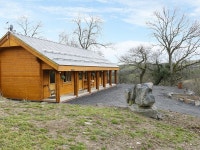 THE GATHERING - BLOSSOM CABIN, open plan, en-suite, super-king size bed, Ref UPDATED 2020 - Tripadvisor - Newtown Vacation Rental