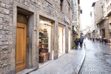Saras Studio Apartment Has Washer and Housekeeping Included - UPDATED 2019 - TripAdvisor - Florence Vacation Rental