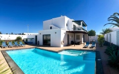4 Bedroom, 3 Bathroom, Large Heated Pool, 20 Minute Walk to Playa Blanca Town UPDATED 2022 - Tripadvisor - Playa Blanca Vacation... 