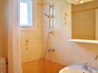 Balaton H2050 UPDATED 2019: 4 Bedroom House Rental in Balatonszarszo with Parking and Balcony - TripAdvisor