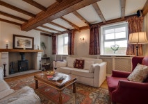 Willows End Cottage UPDATED 2024: 3 Bedroom Rental Home in Pickering with Wi-fi and Parking available - Tripadvisor