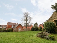 Chapel Cottage, Pershore Has Private Yard and Parking - UPDATED 2022 - Tripadvisor - Ashton Under Hill Vacation Rental