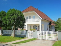 Balaton H2054 UPDATED 2022: 7 Bedroom House Rental in Balatonszarszo with Cable/satellite TV and Parking - Tripadvisor
