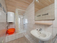 Balaton H2061 UPDATED 2022: 5 Bedroom House Rental in Balatonboglar with Terrace and Parking - Tripadvisor