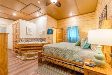 Fern Meadow | 1BR 1BA | Custom Rock Shower | Jetted Tub | Hot Tub | Fire Pit UPDATED 2024 - Tripadvisor - Cleveland Vacation Rental