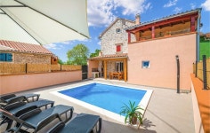 Amazing home in Orbanici with Outdoor swimming pool and 3 Bedrooms (CIC049) UPDATED 2022 - Tripadvisor - Butkovici Vacation Rental