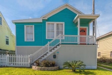 Walking Distance to Mardi Gras, Beach & UTMB - Pet Friendly Fenced Yard w/ Gara UPDATED 2022 - Tripadvisor - Galveston Vacation... 