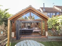 The Hide Away, Barlby Has Central Heating and Private Yard - UPDATED 2023 - Tripadvisor - Selby Vacation Rental