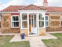 Fox Cottage, Roydon UPDATED 2023: 2 Bedroom Cottage in Roydon with Internet Access and Parking - Tripadvisor