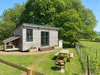 Impeccable shepherds hut sleeping up to 4 guests UPDATED 2024 - Tripadvisor - Wootton Courtenay Vacation Rental