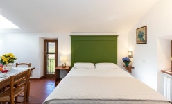 Monolocale con vista sulla vallata Has Air Conditioning and Cable/satellite TV - UPDATED 2024 - Tripadvisor - Spello Vacation Rental