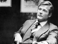 Roger Moore, Star of 7 James Bond Films, Dies at 89