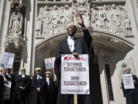 English Criminal Barristers Begin Indefinite Strike over Pay