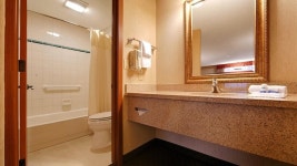 베스트 웨스턴 섀도우 인, 우드랜드 - 호텔 가격비교