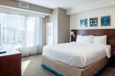 Two Comfortable Suites, Free Breakfast & Parking, Outdoor Pool, Pet-Friendly!, 벌링턴 (2024-06-17~2024-06-18, 1박, 2인) Two... 