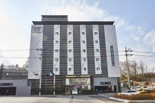 종로구지역 호텔 목록입니다.