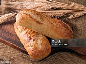 프랑스 식빵 바게트에 대한 스톡 사진 및 기타 이미지 - 바게트, 0명, 도마-요리 도구 - iStock French Bread