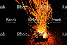 Vh531 불꽃 검정에 대한 스톡 사진 및 기타 이미지 - iStock 숯불꽃이 활활 타오르는 이미지.