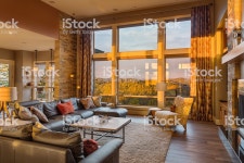 럭셔리한 거실 해질녘까지 보기 거실에 대한 스톡 사진 및 기타 이미지 - iStock Beautiful living room with hardwood floors and... 