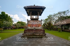 발리 힌두교 기도 제단의 서 재 스톡 사진 821092688 | iStock Sanctum of Balinese Hinduism praying altar at Taman Ayun temple.