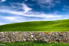 돌담 농장에 대한 스톡 사진 및 기타 이미지 - 농장, 돌-바위, 벽 - iStock Beautiful green meadow with a old Stone wall