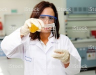 여자 하고 실험실 검사 품질 관리에 대한 스톡 사진 및 기타 이미지 - iStock Quality control testing