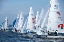 World Sailing - Enoshima teases teams with tricky breeze on opening day at 470 Junior Worlds