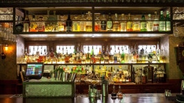 22 Best Cocktail Bars in Los Angeles For Amazing Drinks The best cocktail bars in Los Angeles