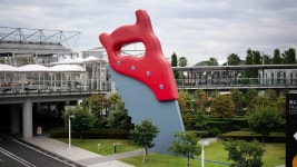 Claes Oldenburg Art: Where to See his Pop Art Sculptures Where to see Claes Oldenburg’s art around the world