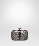 Bottega Veneta® - 뉴 라이트 그레이 아르도아즈 인트레치아토 에이어스 클럽 가죽 놋 클러치